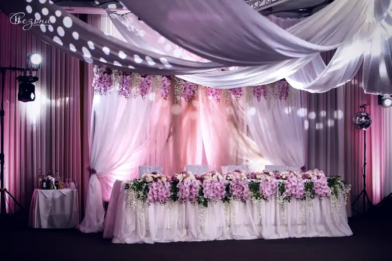 Масата на младоженците, готова за питката